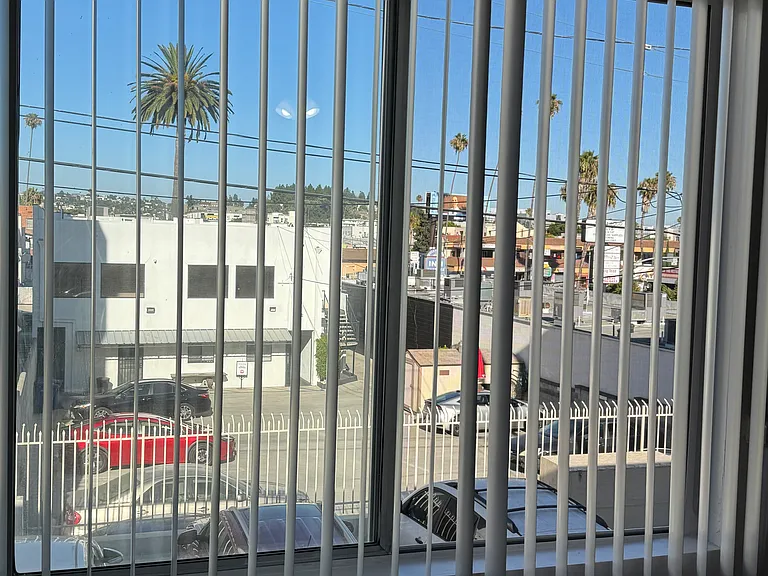 Hollyking Apartments — Photo 47