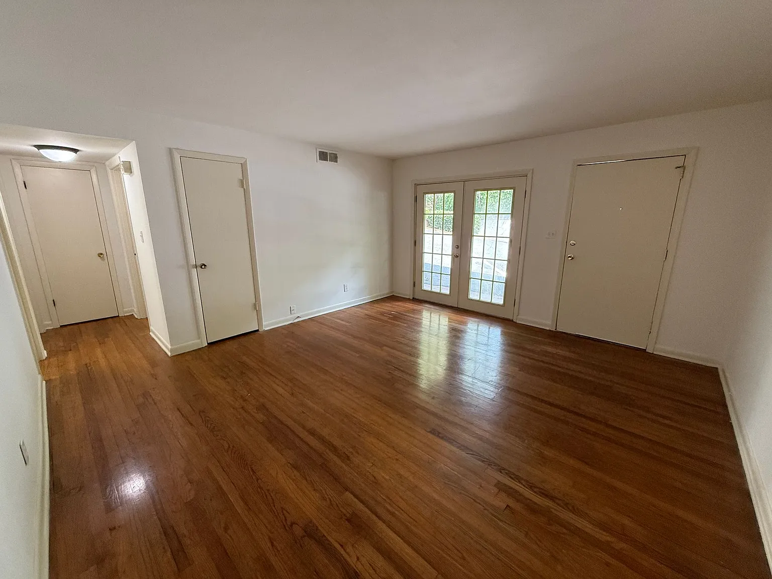 Remodeled 2BR Apartments Right Next to UGA — Photo 4