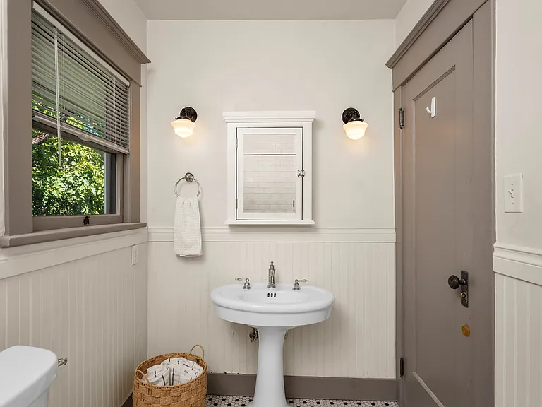 2nd Floor Bath