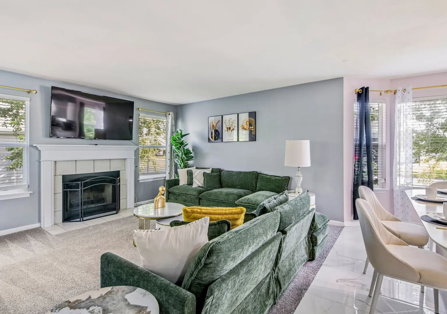 Modern Comfort Loves Park Stylish 3BR Getaway — Photo 2
