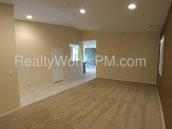 4th image of 6071 Medinah St