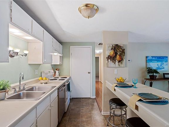 5th image of 8402 Muldoon Ct #8