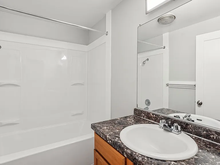 Oakbrook Apartments — Photo 10