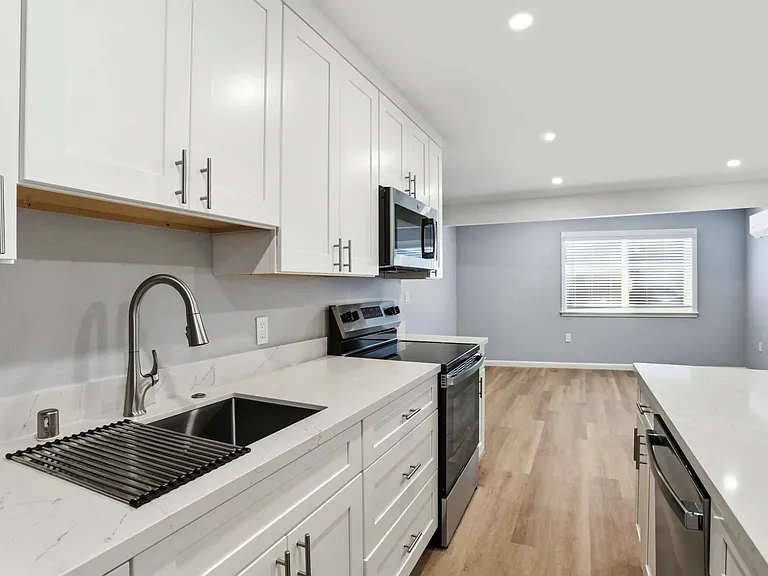 768 N Rengstorff Ave #12A — Photo 3