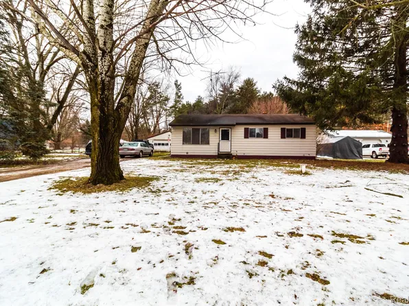 3083 Merle Dr, Columbiaville, MI 48421