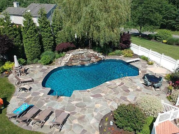3rd image of 10 Sparrow Ln