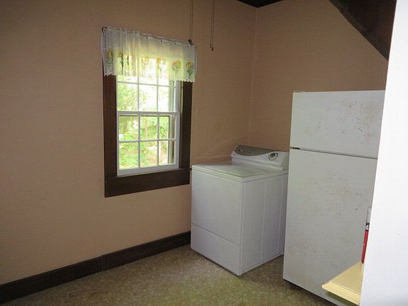 5th image of 233 Matthews Ln