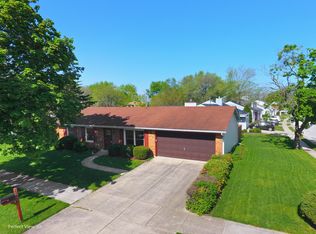 700 Almond Dr, Aurora, IL 60506