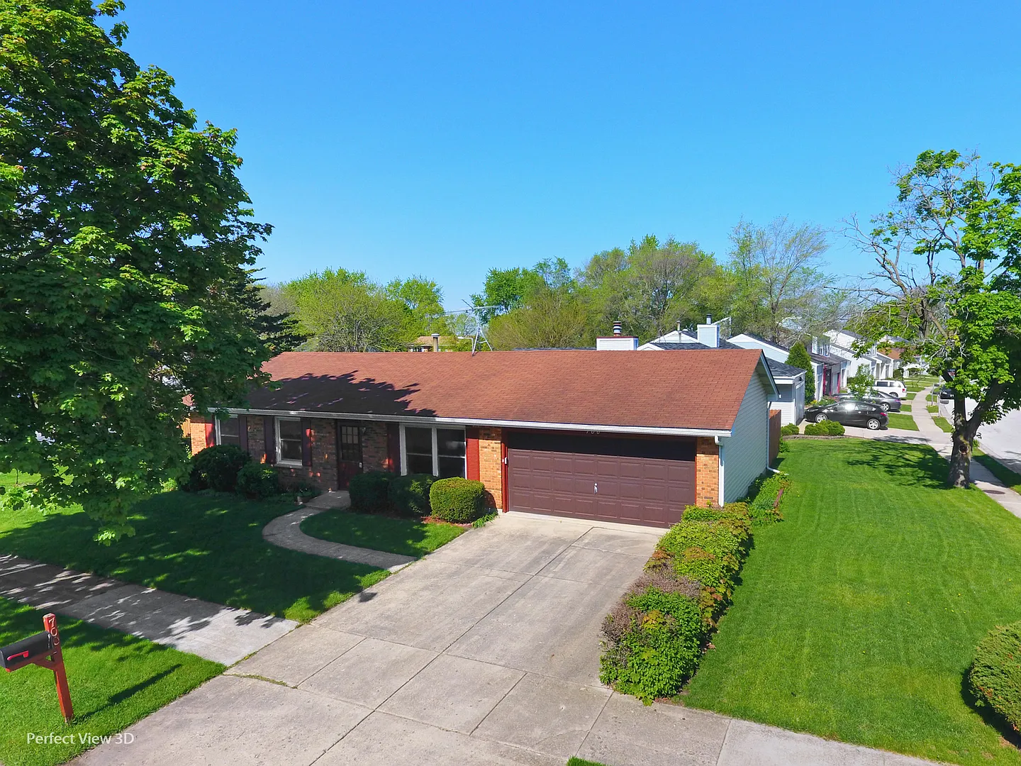 700 Almond Dr photo 1
