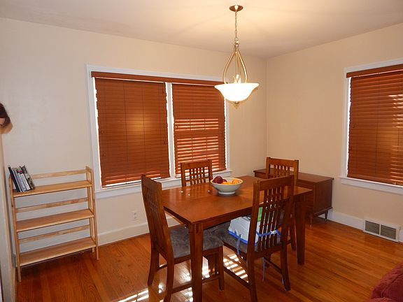 3rd image of 2006 Woodview Dr