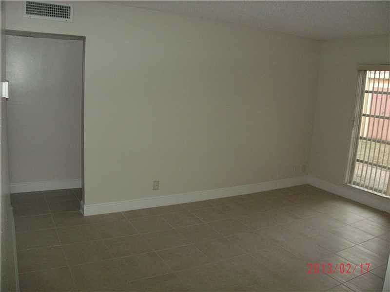 2nd image of 4433 Treehouse Ln #B