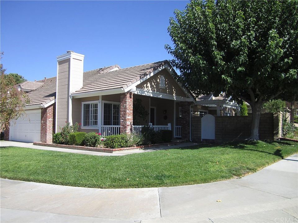 1st image of 23973 Bennington Dr