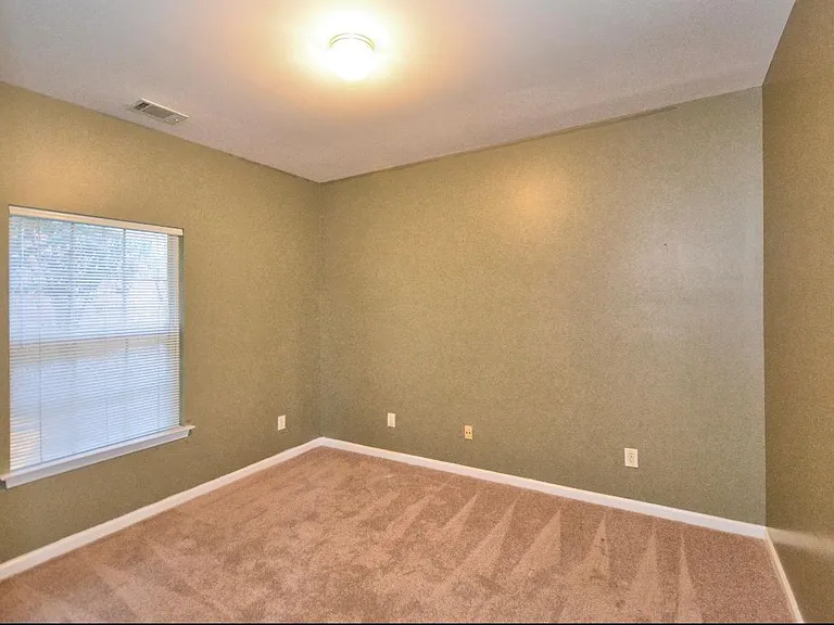 209 Lenox Ln — Photo 25
