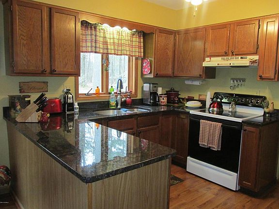 2nd image of 7 Queen Diana Ln
