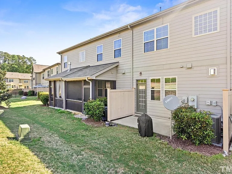 2438 Baslow Dr — Photo 26