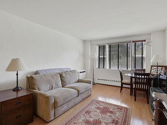2nd image of 5900 Arlington Ave APT 2N
