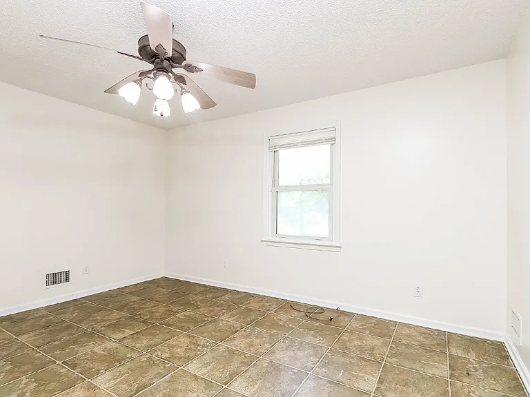 9424 Highgate Rd — Photo 18