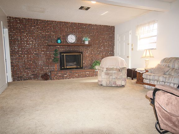 5th image of 2923 Greenleaf Dr