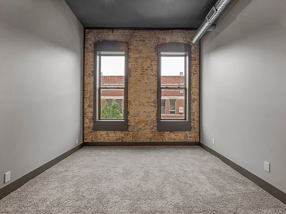 5th image of 204 1/2 N Main St #1