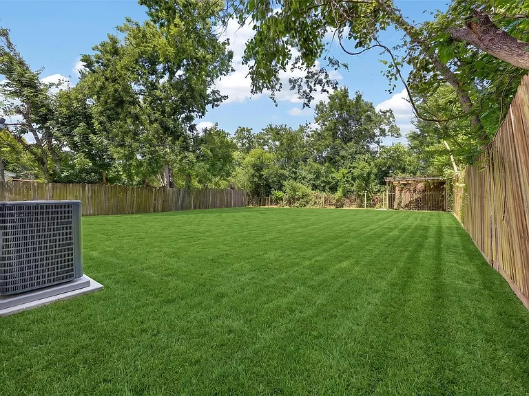 9211 Clearway Dr — Photo 34