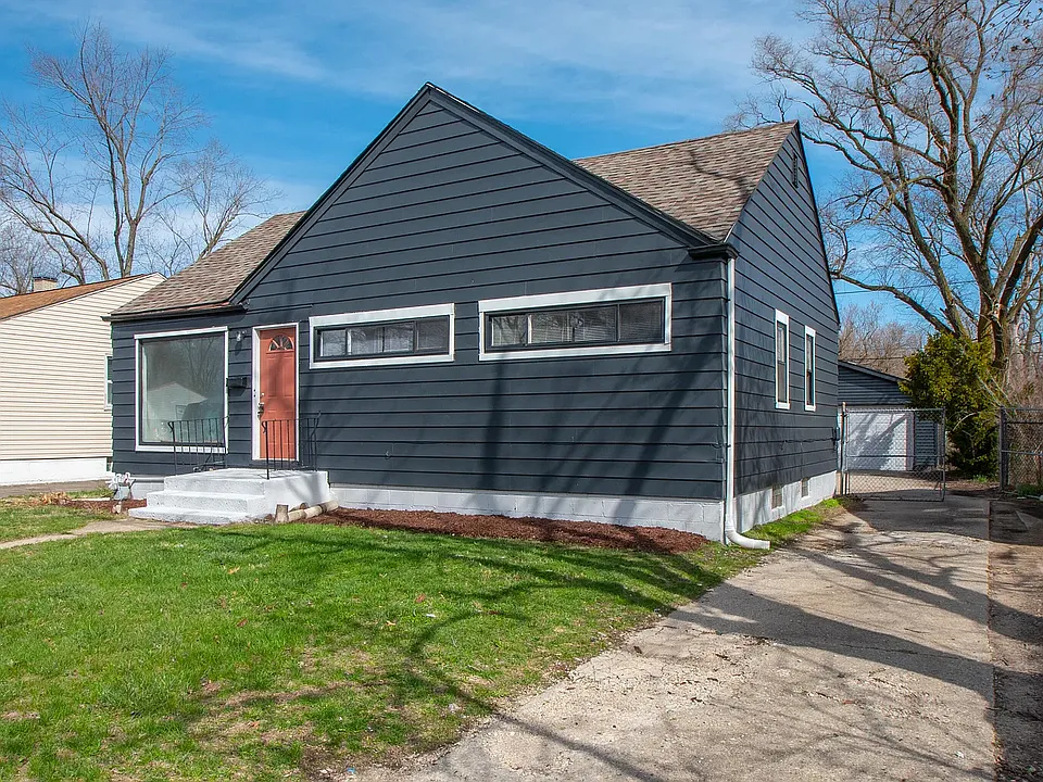 4212 E 11th Pl