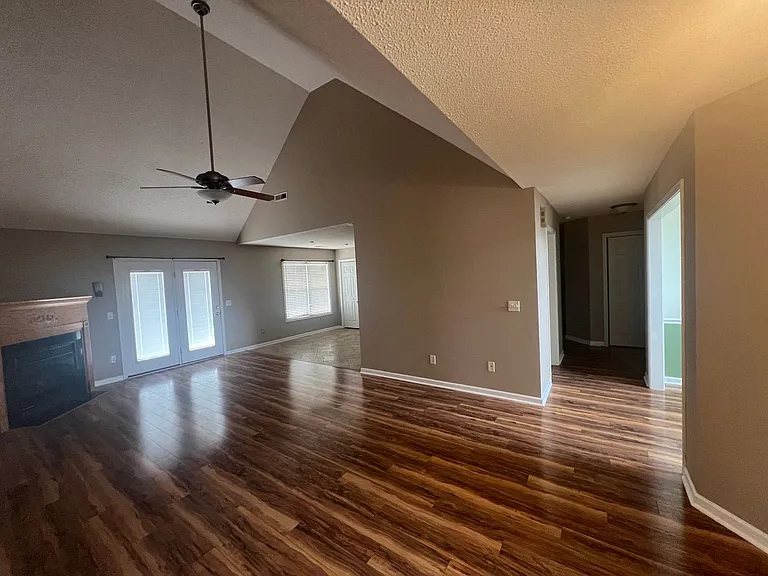 6770 Jj Roberts Dr — Photo 4