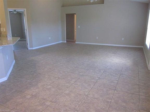 5th image of 815 SW 31st Ter