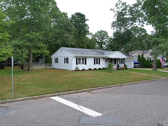 2nd image of 726 Blenheim Ave