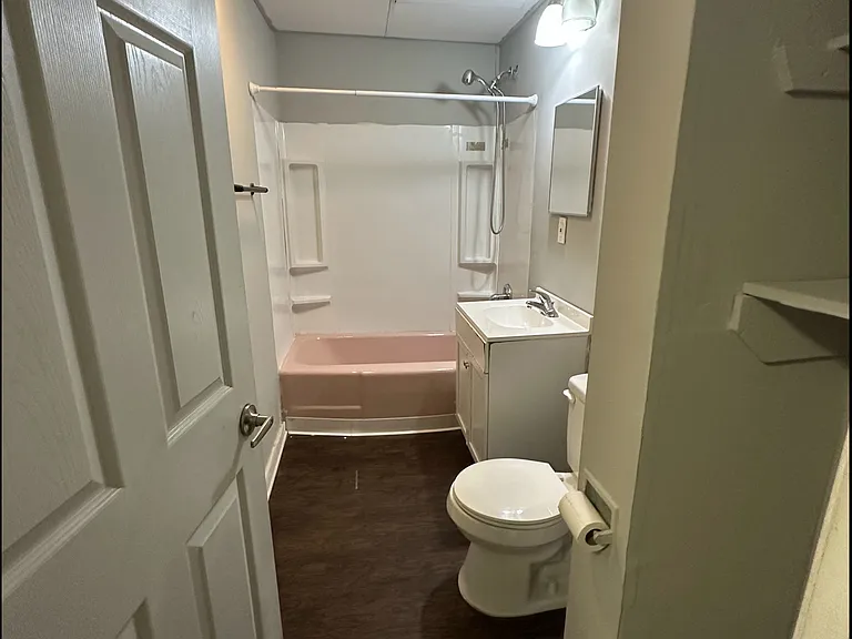 525-527 Penn St #3F — Photo 10