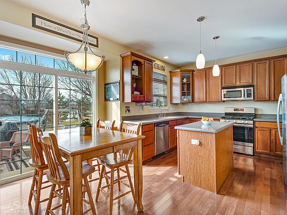 5th image of 182 Bloomfield Dr