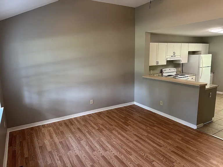 1120 Shady Rest Rd — Photo 2