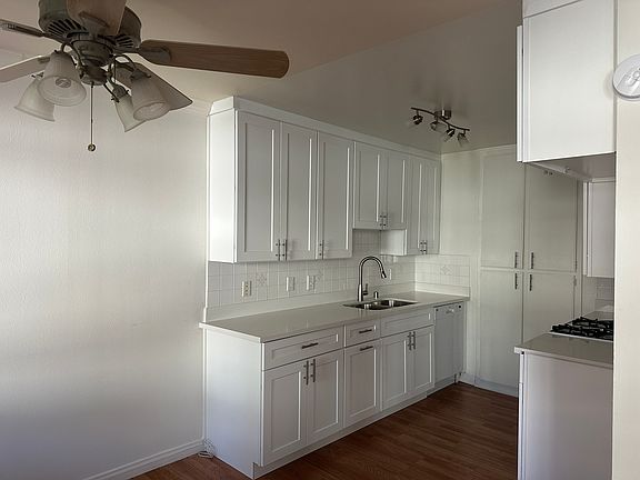 4th image of 3010 Montrose Ave APT 17