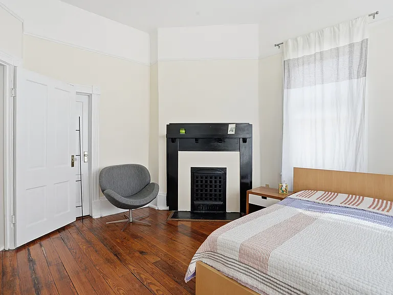 524 E Henry St — Photo 24