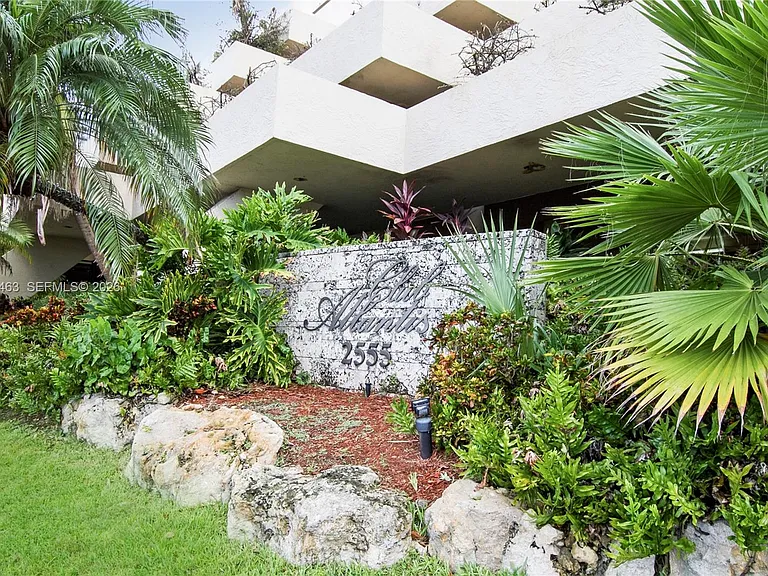 2555 Collins Ave #403 — Photo 30