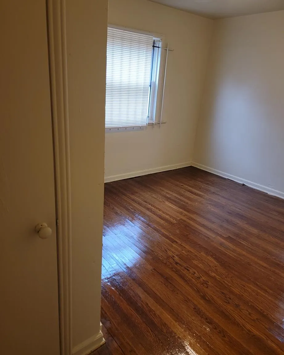3 bed, 1024 sqft, $1,300 — Photo 4