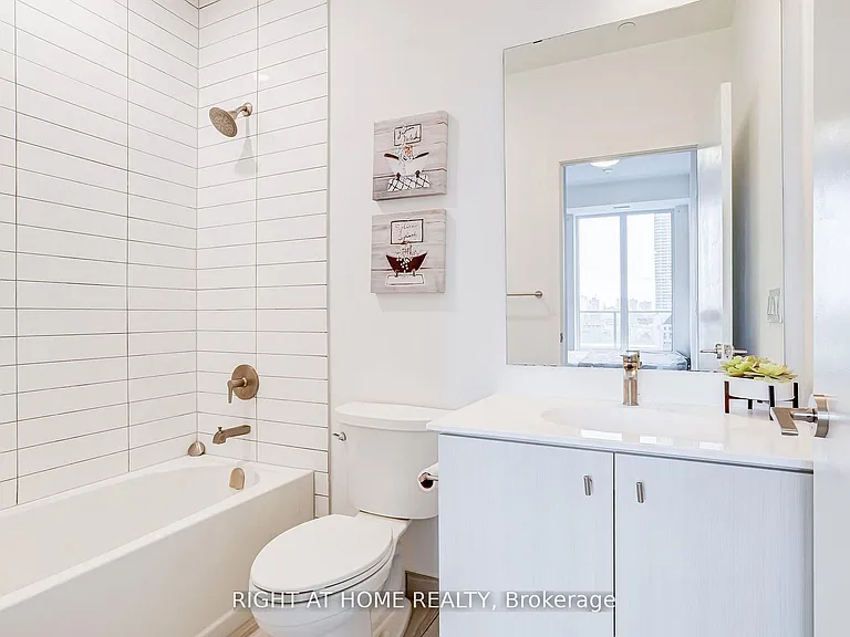 15 Wellington St S #301 — Photo 14