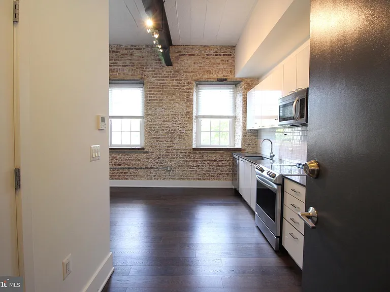 515 N Washington St #203 — Photo 11
