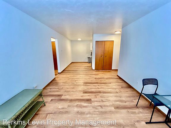 4th image of 2424 4th St NE Unit 7