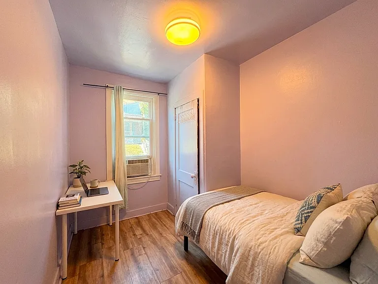 1033 Flemington St — Photo 5