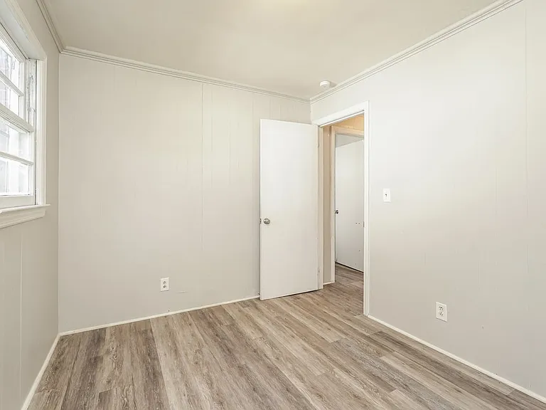1006 E Devonshire St — Photo 26