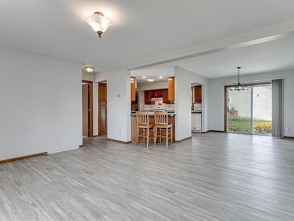 5th image of 1100 Grassy Plains Dr