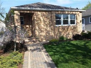 7827 264th St, Glen Oaks, NY 11004