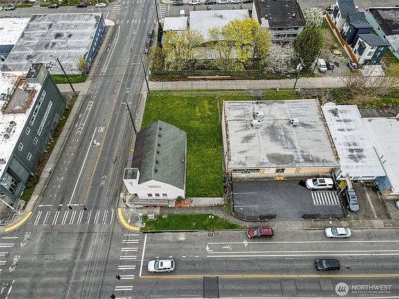 4th image of 2505 Tacoma Avenue S