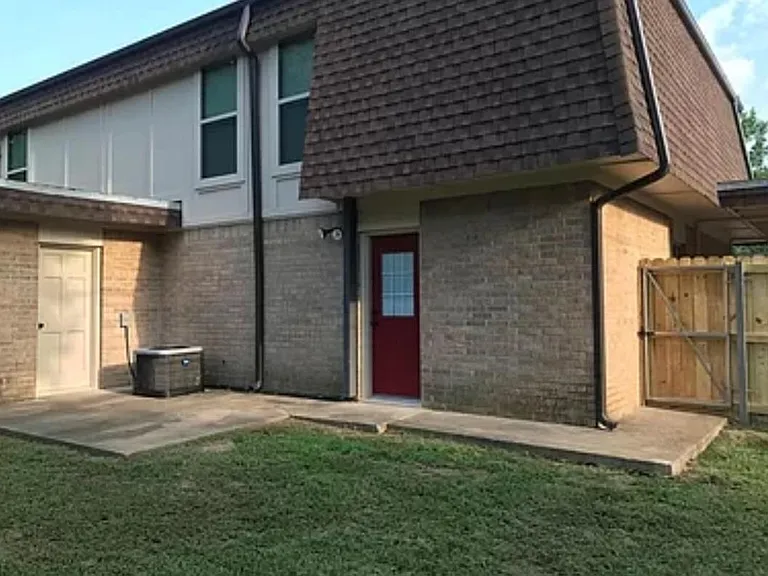 2907 Greenhills Dr — Photo 3