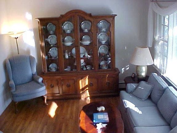 4th image of 5 Louise Ct