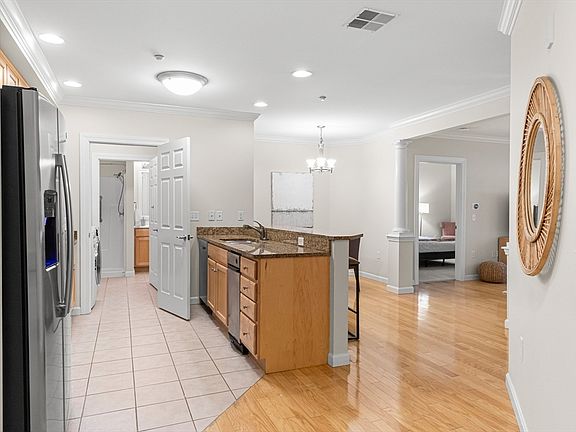5th image of 5 Woodman Way Unit 106