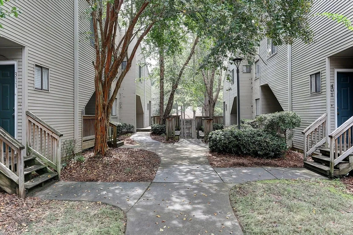 Wildwood Apartments — Photo 1