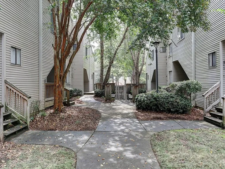 Wildwood Apartments — Photo 1
