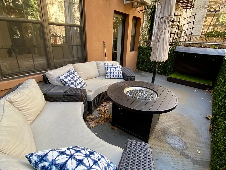 331 E 52nd St #1RN — Photo 8