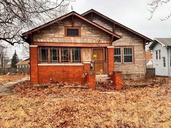 364 S Henry St, Gary, IN 46403